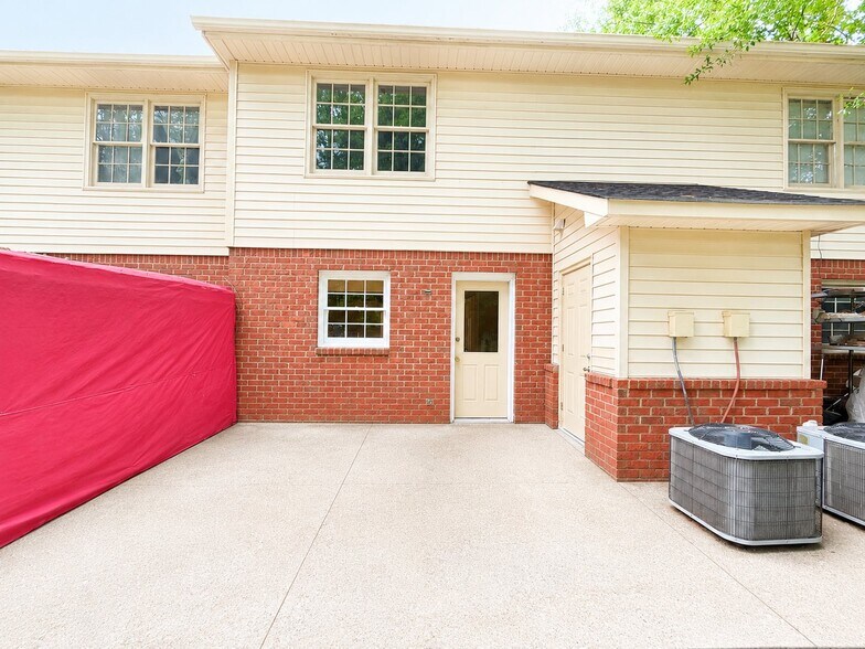 Building Photo - 1323 Sweet Pine Dr