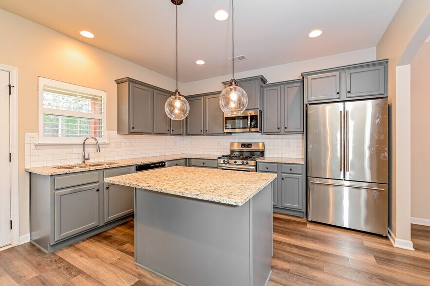 Building Photo - 272 Villa Grande Dr