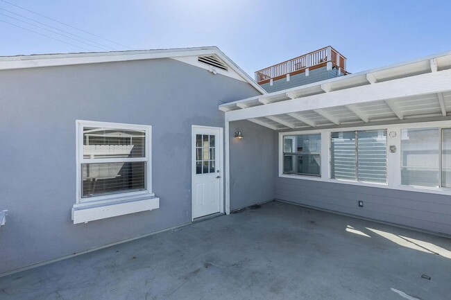 Building Photo - Charming 3BD/2BA Hermosa Beach Bungalow