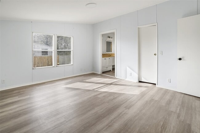 Building Photo - 16461 Hill Country Dr