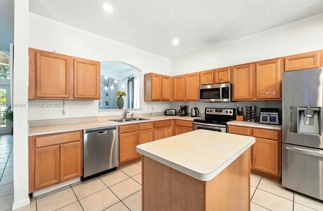 Building Photo - 8520 Sunrise Key Dr