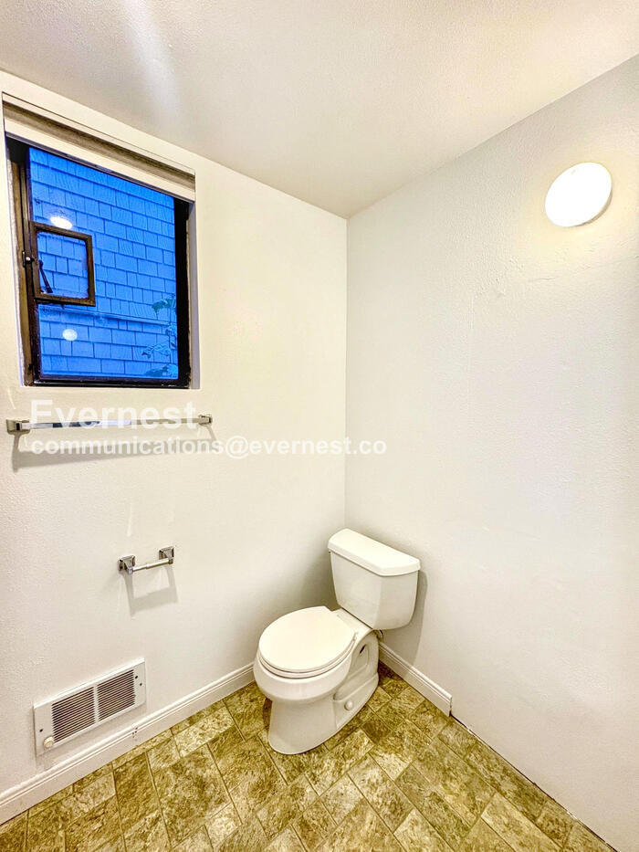 Building Photo - 6260 139th Ave NE