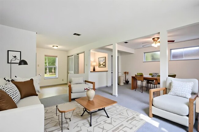 Primary Photo - 4704 S Forest Dr