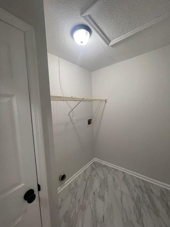 Building Photo - 202 Leeswood Cir