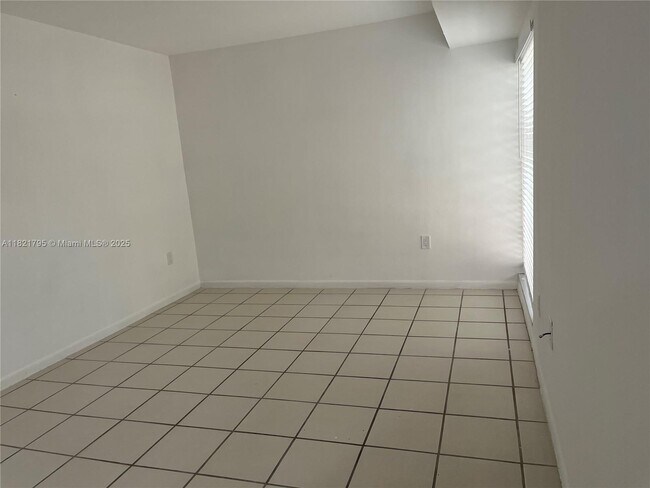 Building Photo - 9030 SW 125th Ave