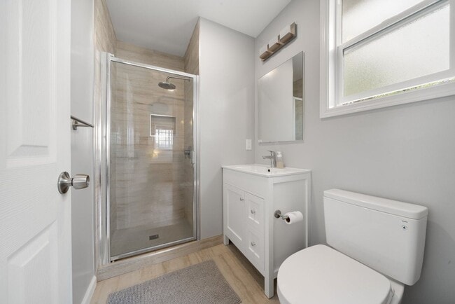 Building Photo - Charming Home In NE Richmond!