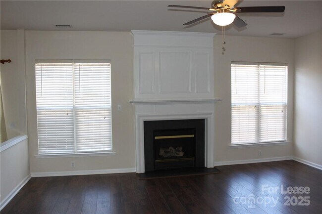 Building Photo - 2715 Old Ironside Dr