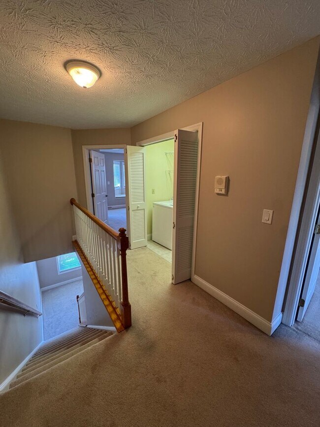 Building Photo - 2 Bed 2 full and 2 1/2 Bath- Imperial PA