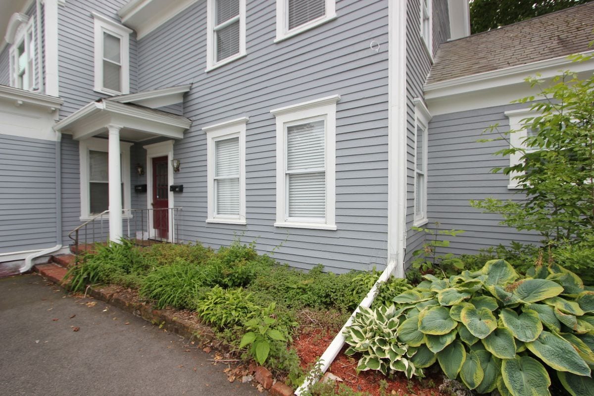 Building Photo - 119 County St