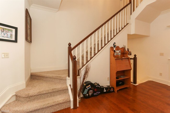Building Photo - 217 Manchester Dr