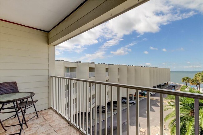 Building Photo - 2506 N Rocky Point Dr