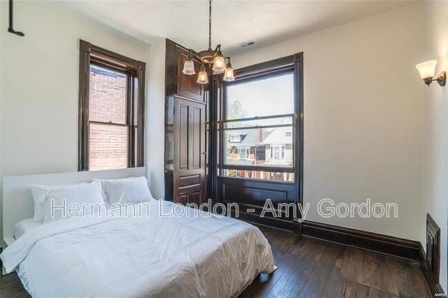 Building Photo - 3922 Castleman Ave