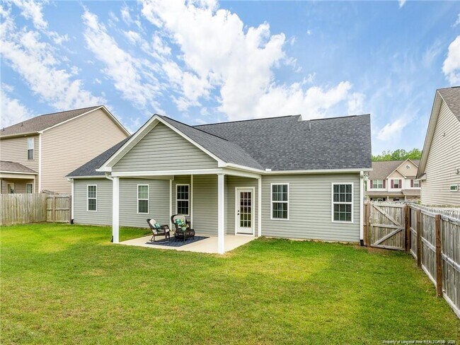 Building Photo - 3225 Point Crossing Pl