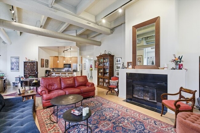 Building Photo - 2600 N Southport Ave