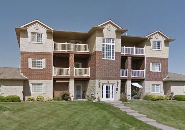 Building Photo - Adorable 2 Bedroom 2 Bath unit in the heart of North Liberty, IA!