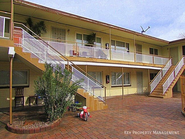 Building Photo - 1904 Rexford Dr