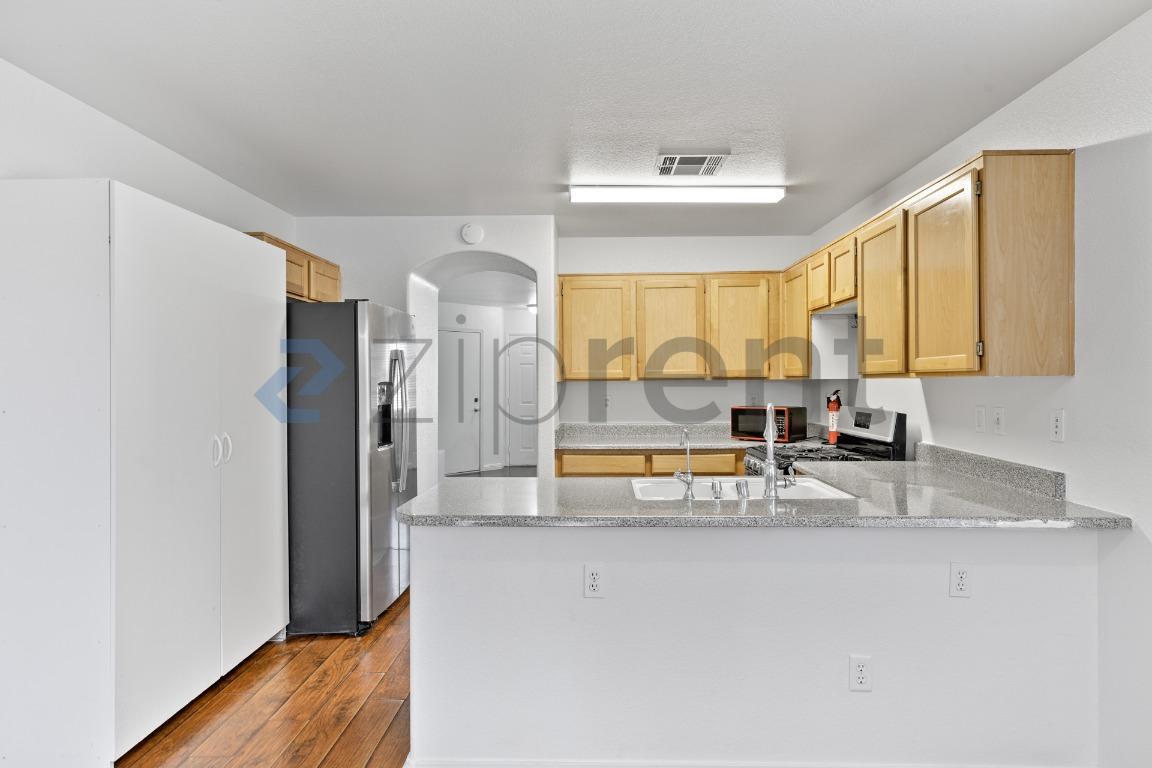 Building Photo - 2005 Rose Coral Ave