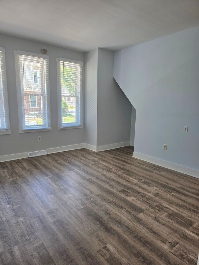 Building Photo - 420 W 22nd St