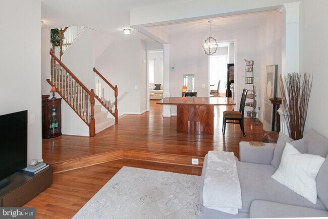 Building Photo - 45792 Shagbark Terrace