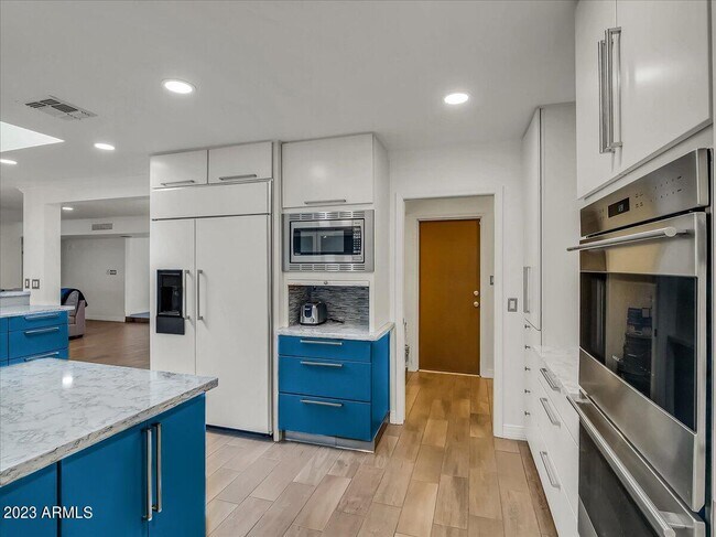Building Photo - 3351 E Las Rocas Dr