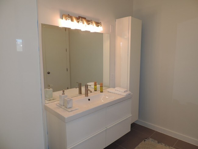 Building Photo - 409 Shiloh Dr