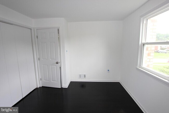Building Photo - 7803 Woodbourne Ave