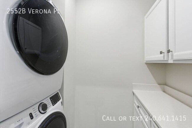 Building Photo - 2552B Verona Pl-