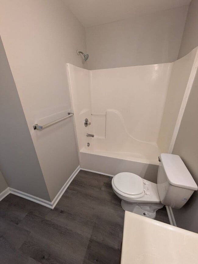 Building Photo - 2BD/1BA Unit in Newton