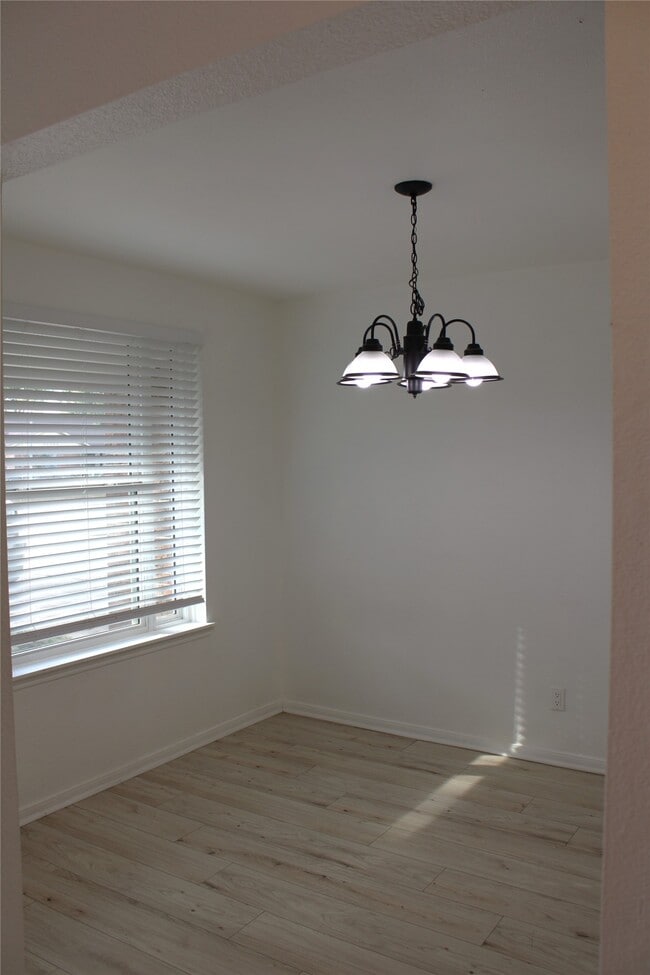 Building Photo - 12111 Wood Forest Dr