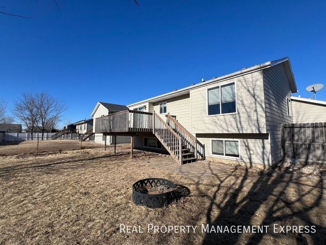 Building Photo - Spacious 3 Bed, 2 Bath Home in Southwest S...