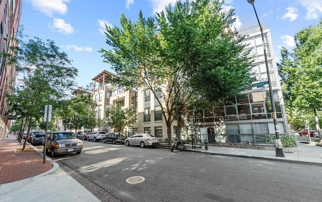 Building Photo - Modern 2BR, 2BA Industrial-Chic Living in ...