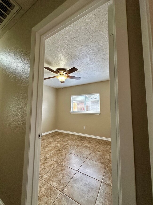 Building Photo - 1111 E Brompton Dr