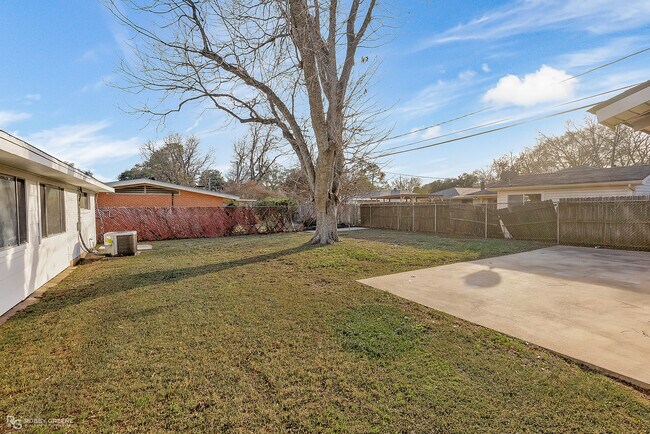 Building Photo - 1522 Captain Shreve Dr