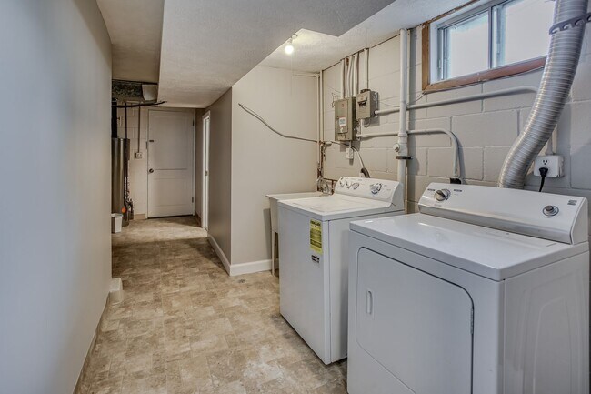 Building Photo - 7071 Izard St