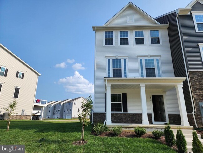 Building Photo - 844 New Castle Landing Dr
