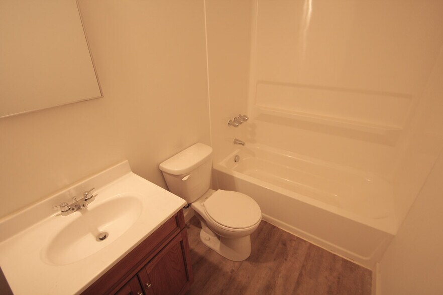 Building Photo - 410 South Ave