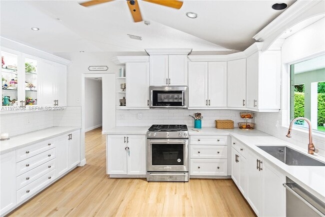 Building Photo - 16550 SW 77th Ct