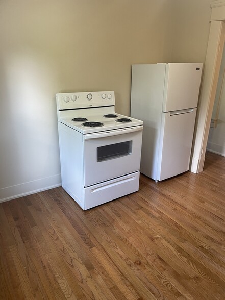 Building Photo - 283 Wood St