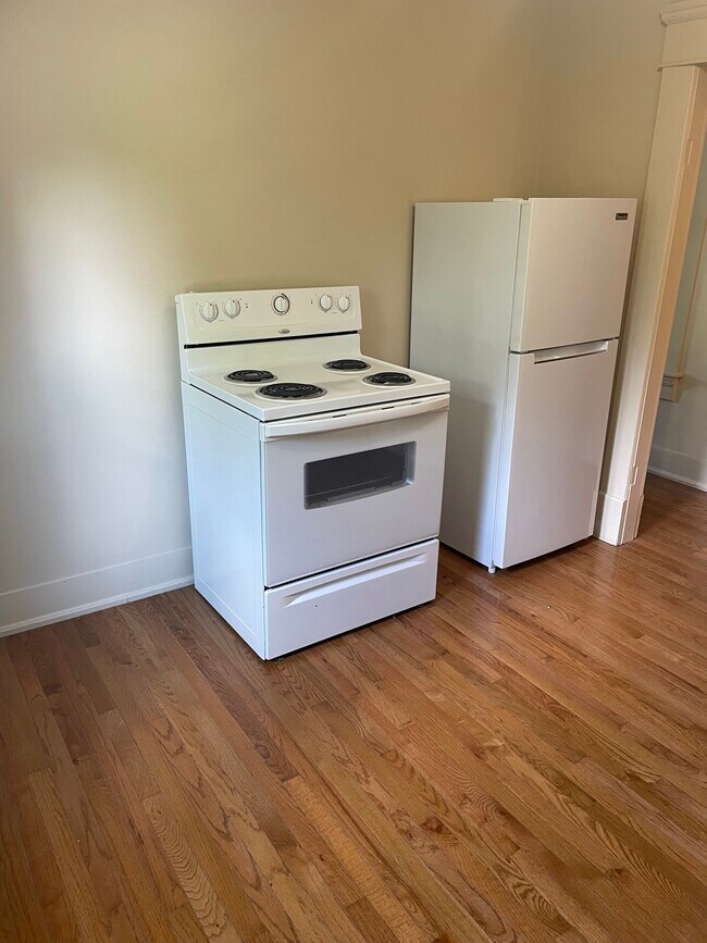 Building Photo - 283 Wood St