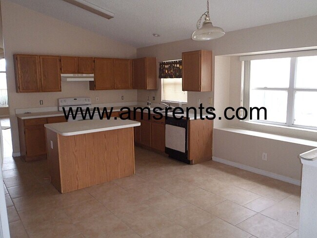 Building Photo - 4-bedroom 2-bathroom house in Chase Grove ...