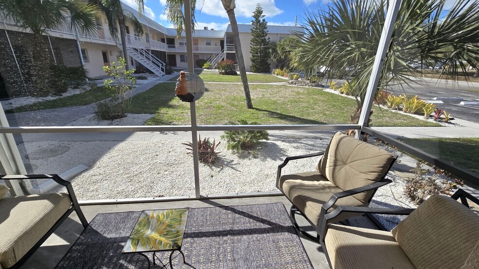 Building Photo - 400 Base Ave E