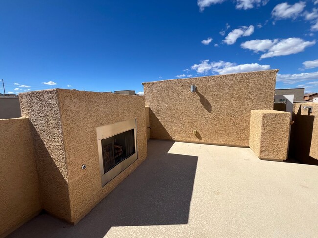 Building Photo - Rooftop Views and 3bed house for rent