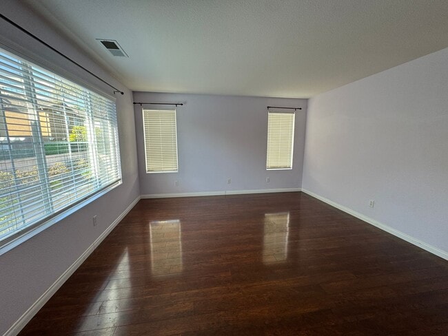 Building Photo - Townhome for Rent