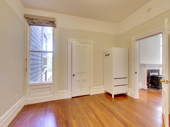 Building Photo - Beautiful 3 Bedroom in Duboce Triangle!!