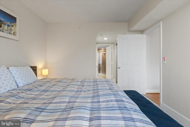 Building Photo - 1220 N Fillmore St