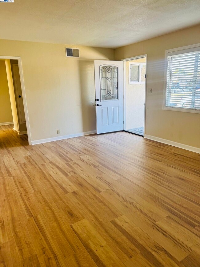 Building Photo - 8320 Davona Dr