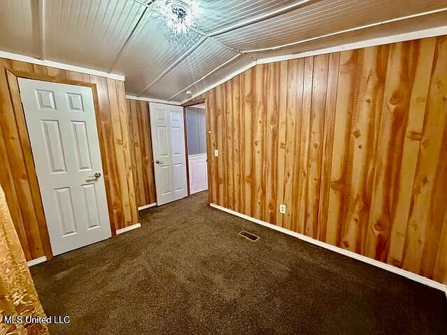 Building Photo - 7310 Pineview Dr