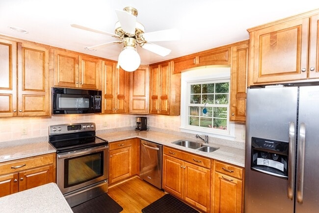 Building Photo - 3617 Hermitage Dr