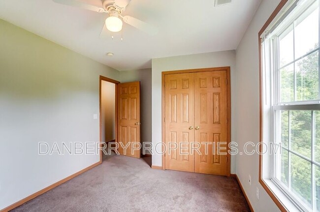 Building Photo - 1105 N Byrne Rd