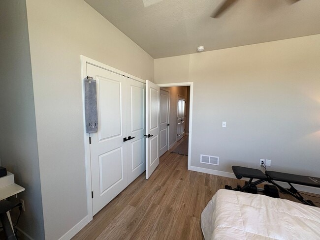 Building Photo - Modern Townhome with STUNNING Views in West MHK